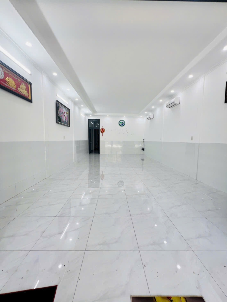 Cho thuê nhà mặt tiền đường chính Trần Văn Trà - KDC Hưng Phú